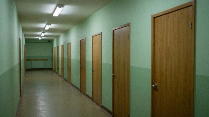 Jakie były konsekwencje hospitalizacji dla pacjentów?