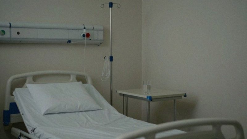 Jakie są powikłania i rokowania po śpiączce farmakologicznej?