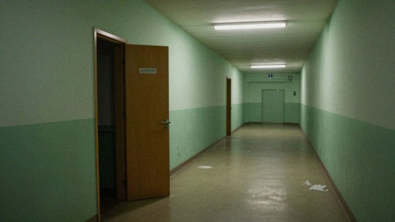 Jakie wyniki ujawnił eksperyment Rosenhana?