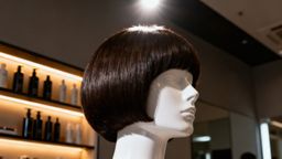 Co to tupet? Znaczenie, wpływ na relacje i pielęgnacja
