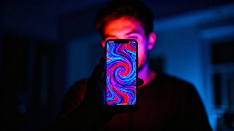 Jak media nami manipulują? Techniki i sposoby obrony przed dezinformacją