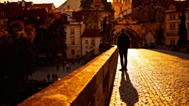 Jak pokonać nieśmiałość? Sprawdzone metody i kroki do pewności siebie