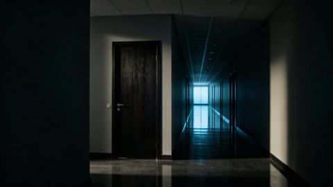 Ciche traktowanie — co to jest i jak wpływa na relacje?
